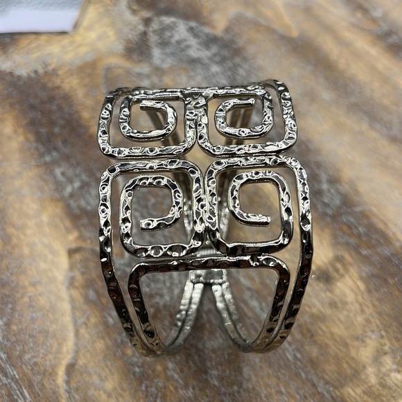 Wide Silver Tone Hammered Swirl Cuff Clamper Bracelet Statement ❤️ - Picture 2 of 10